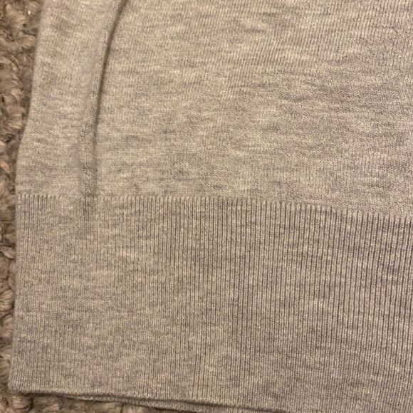 GAP sweater top in perfect condition. Size Xs. - Picture 8 of 8